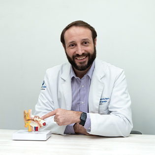 Dr. Elías